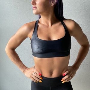 Black Carbon38 Crisscross Crocodile Sports Bra